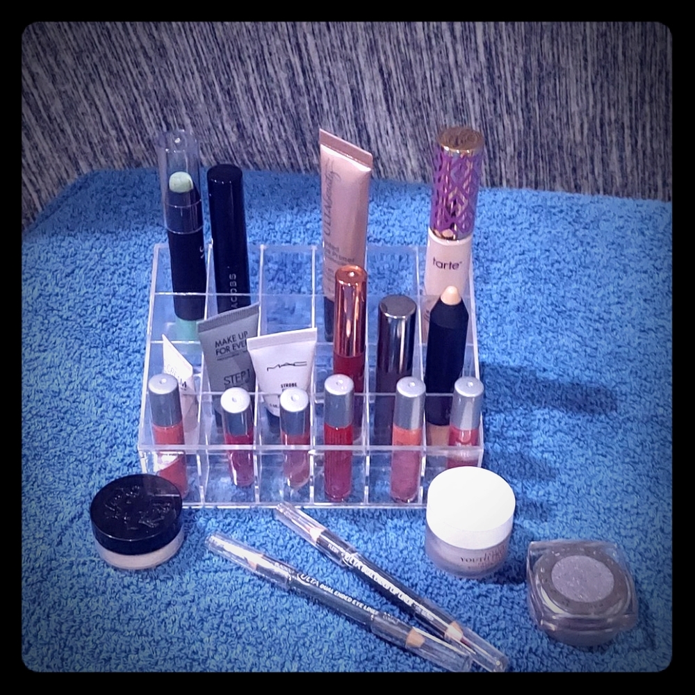 Acrylic Lipstick 💄 Makeup Holder 24 deep slots
